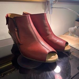 *EUC* Earth Kristy Women's Pink Leather Peep Toe